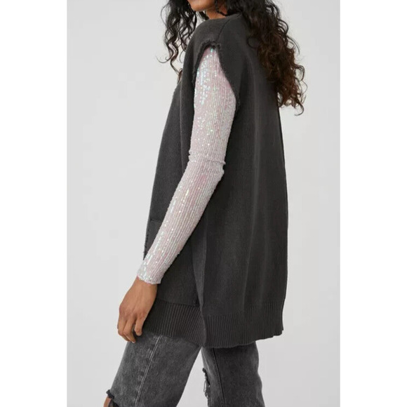 NWT Free People Oakleigh Oversized Boyfriend Sweater Vest Button Charcoal Gray M - Picture 10 of 16